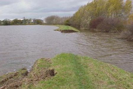 How well do flood defence models match reality?  A Comparison of Actual Fluvial Embankment Flood Defence Performance to RASP Estimated Performance