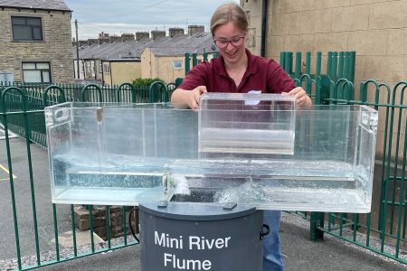Primary school pupils explore river structures and flood risk