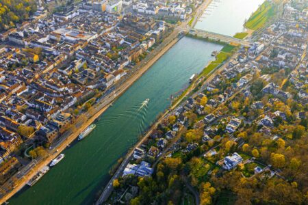 Which uncertainties matter most? New insights into complex flood risk models